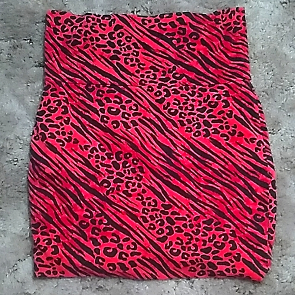 Skirt tight animal print great condition.
